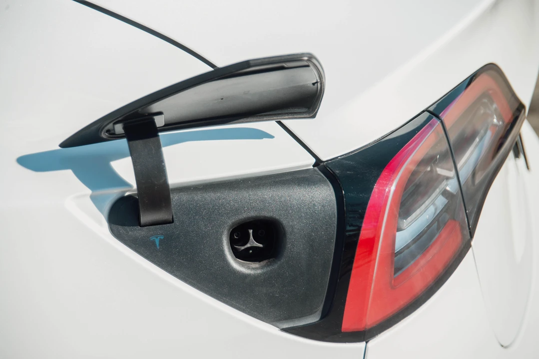 2020 Tesla Model 3 - Image 22 of 31