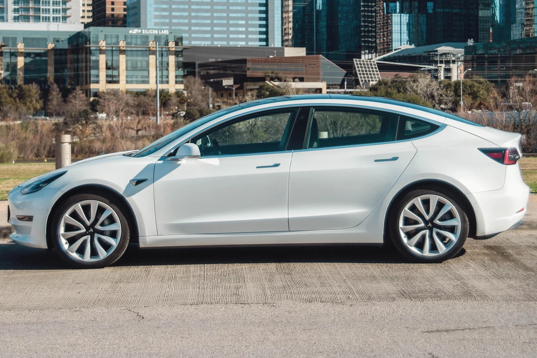 2020 Tesla Model 3 - Image 3 of 31
