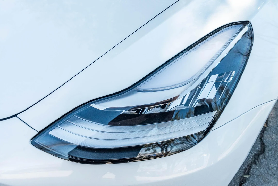 2020 Tesla Model 3 - Image 17 of 31