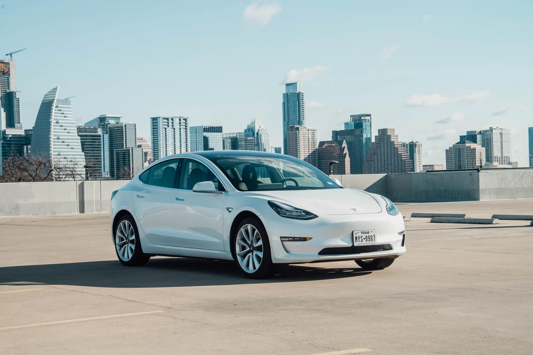 2020 Tesla Model 3 - Image 15 of 31