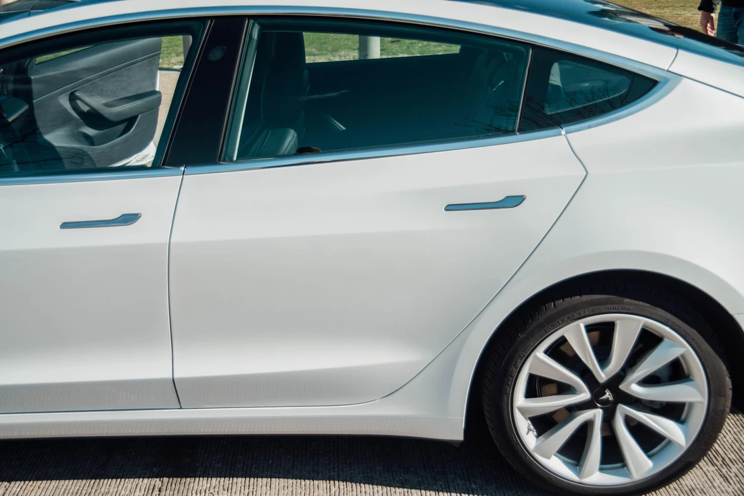 2020 Tesla Model 3 - Image 21 of 31