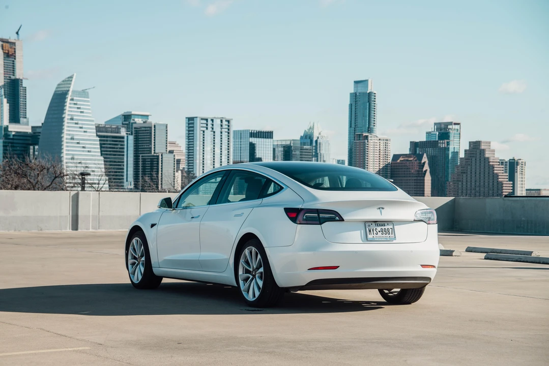 2020 Tesla Model 3 - Image 11 of 31