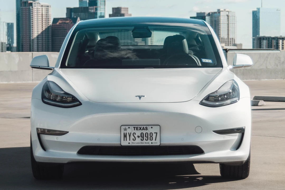 2020 Tesla Model 3 - Image 2 of 31