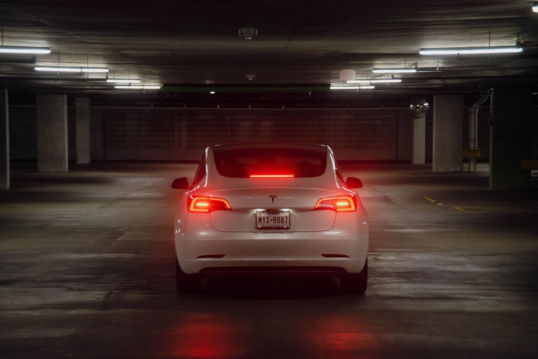 2020 Tesla Model 3 - Image 13 of 31