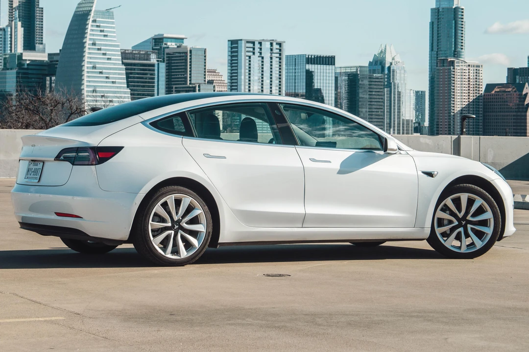 2020 Tesla Model 3 - Image 4 of 31