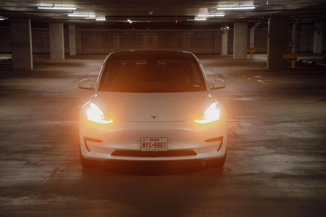 2020 Tesla Model 3 - Image 8 of 31