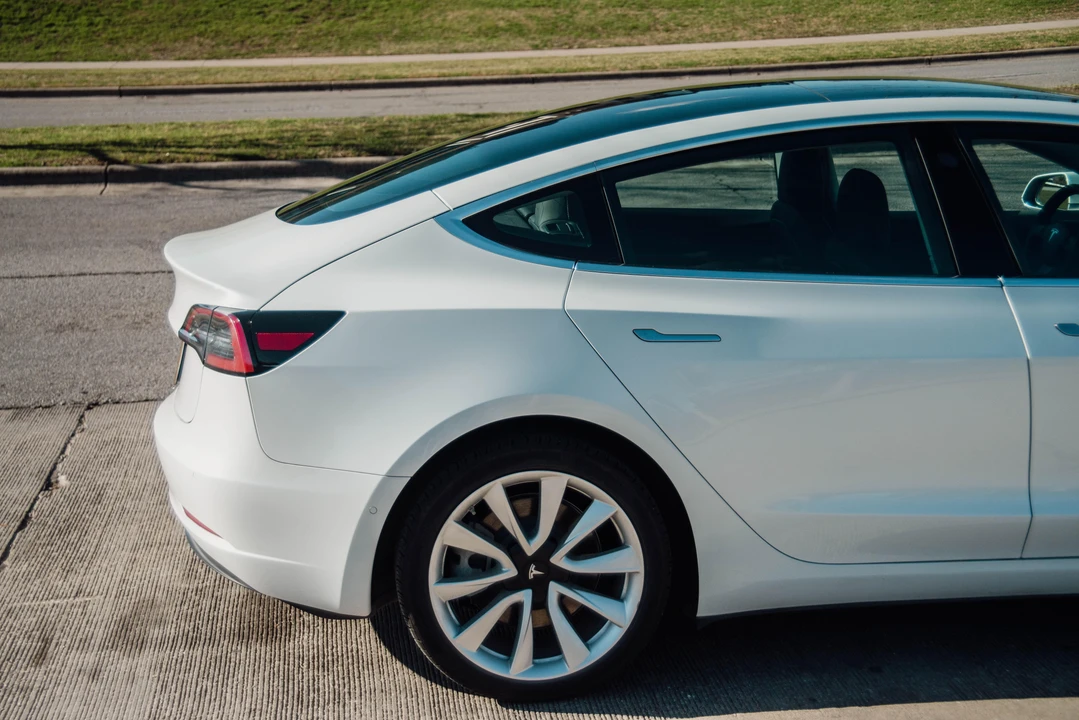 2020 Tesla Model 3 - Image 23 of 31