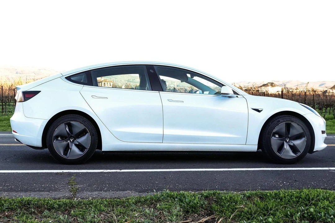 2020 Tesla Model 3 - Image 3 of 31