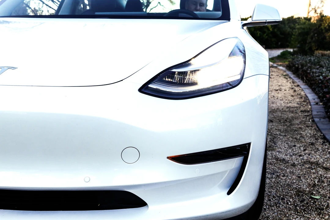 2020 Tesla Model 3 - Image 15 of 31