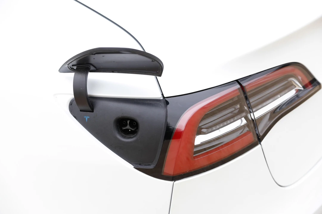 2020 Tesla Model 3 - Image 18 of 31
