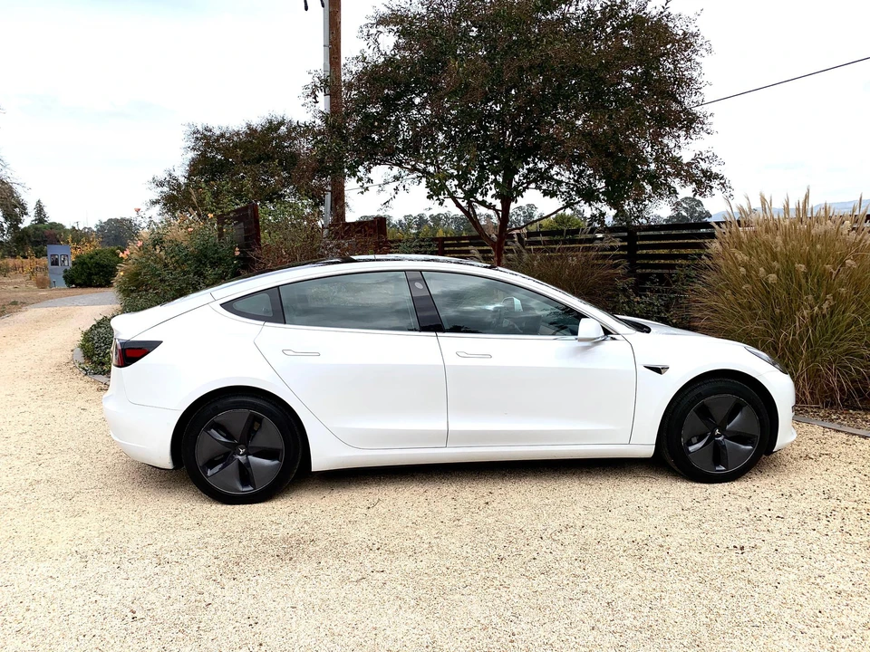 2020 Tesla Model 3 - Image 10 of 31