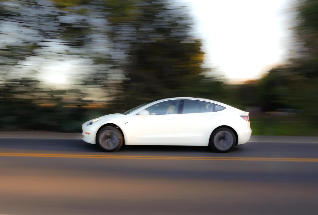2020 Tesla Model 3 - Image 7 of 31