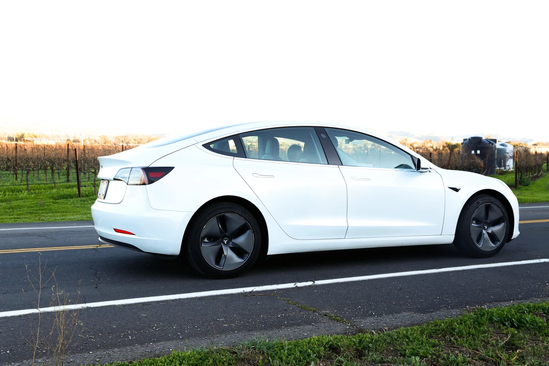 2020 Tesla Model 3 - Image 9 of 31