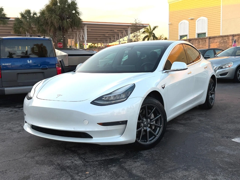 2020 Tesla Model 3 - Image 2 of 21