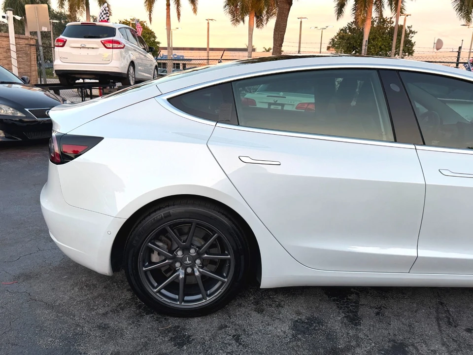 2020 Tesla Model 3 - Image 14 of 21