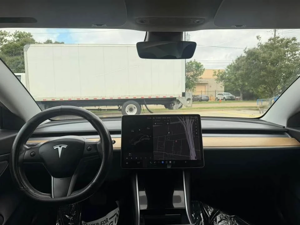 2020 Tesla Model 3 - Image 15 of 19