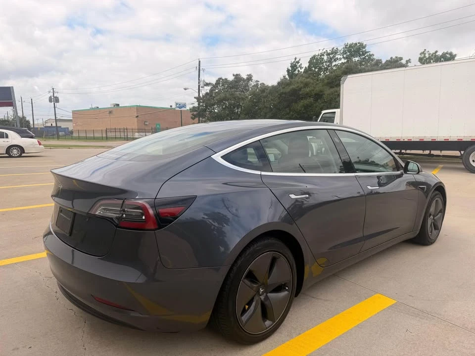 2020 Tesla Model 3 - Image 2 of 19