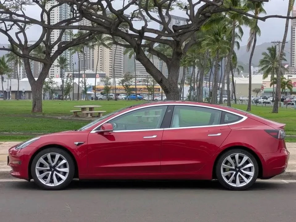 2020 Tesla Model 3 - Image 2 of 17