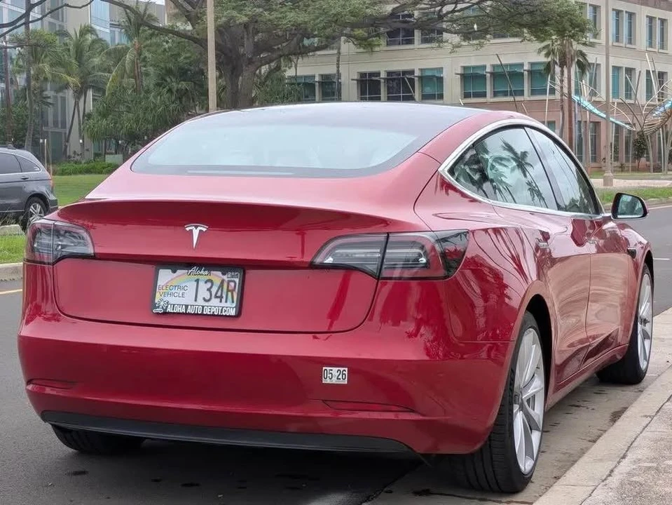 2020 Tesla Model 3 - Image 5 of 17