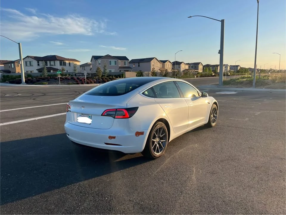 2020 Tesla Model 3 - Image 3 of 12