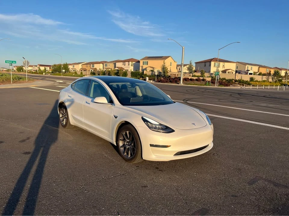 2020 Tesla Model 3 - Image 2 of 12