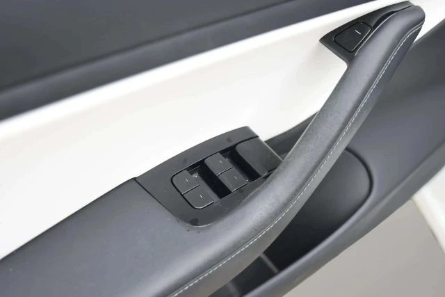2020 Tesla Model 3 - Image 15 of 21