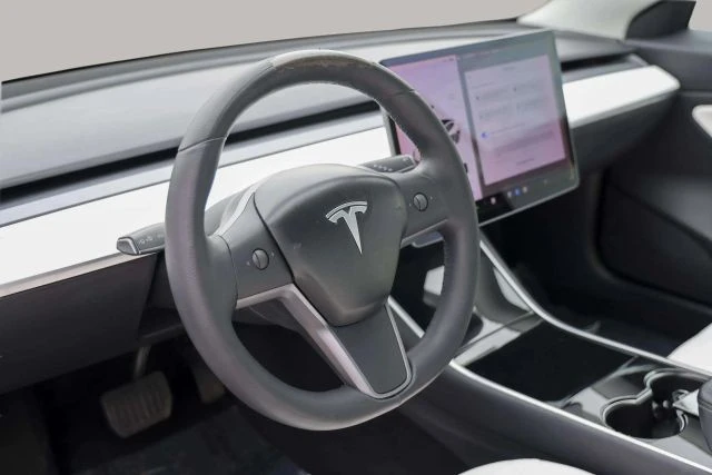 2020 Tesla Model 3 - Image 17 of 21