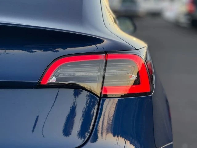 2020 Tesla Model 3 - Image 9 of 12