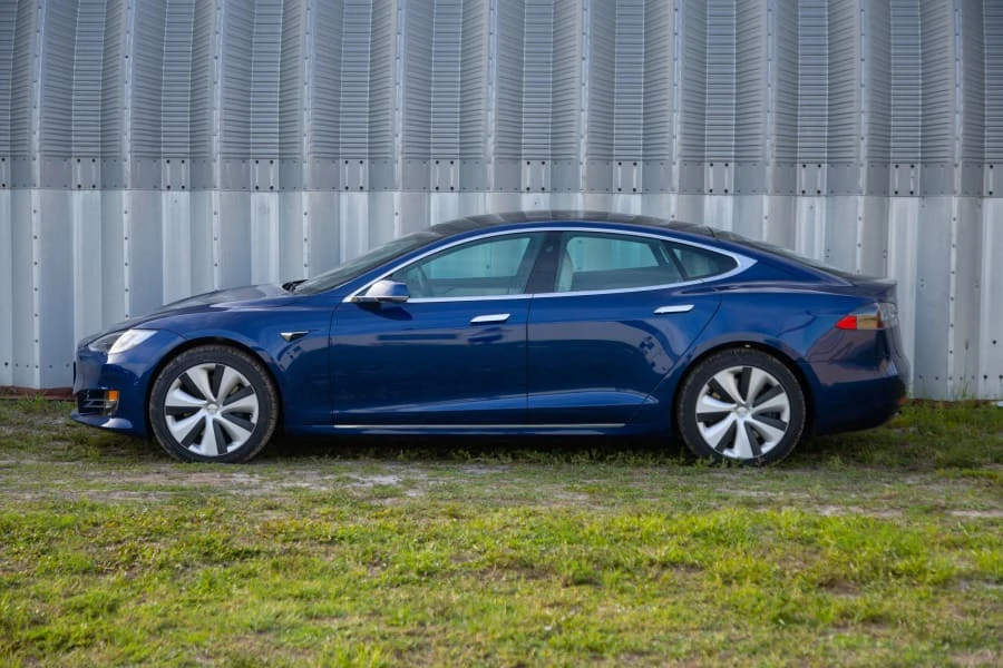 2020 Tesla Model S - Image 2 of 15