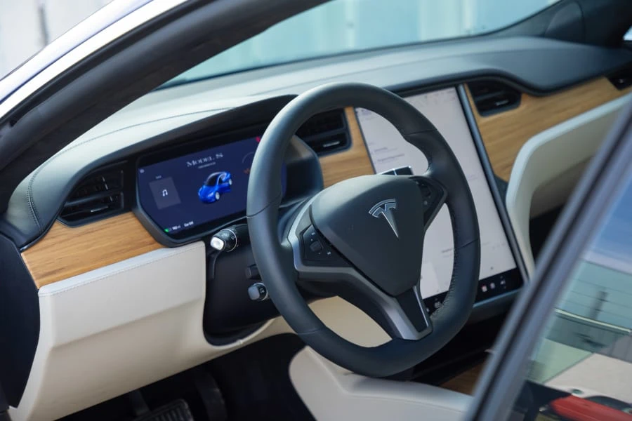 2020 Tesla Model S - Image 10 of 15