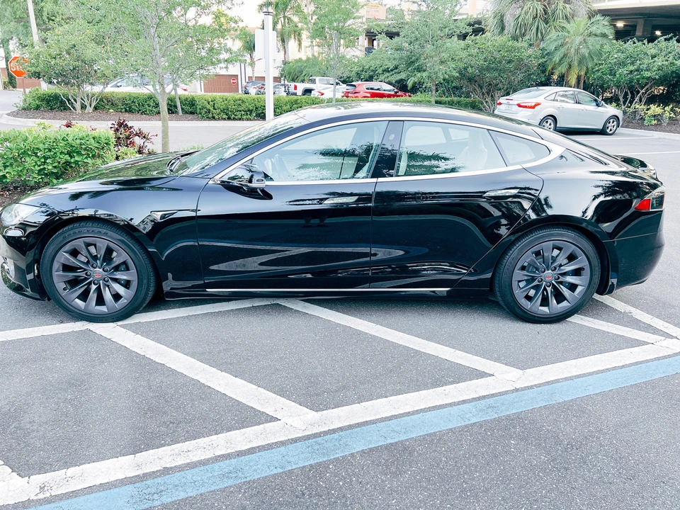 2020 Tesla Model S - Image 12 of 31