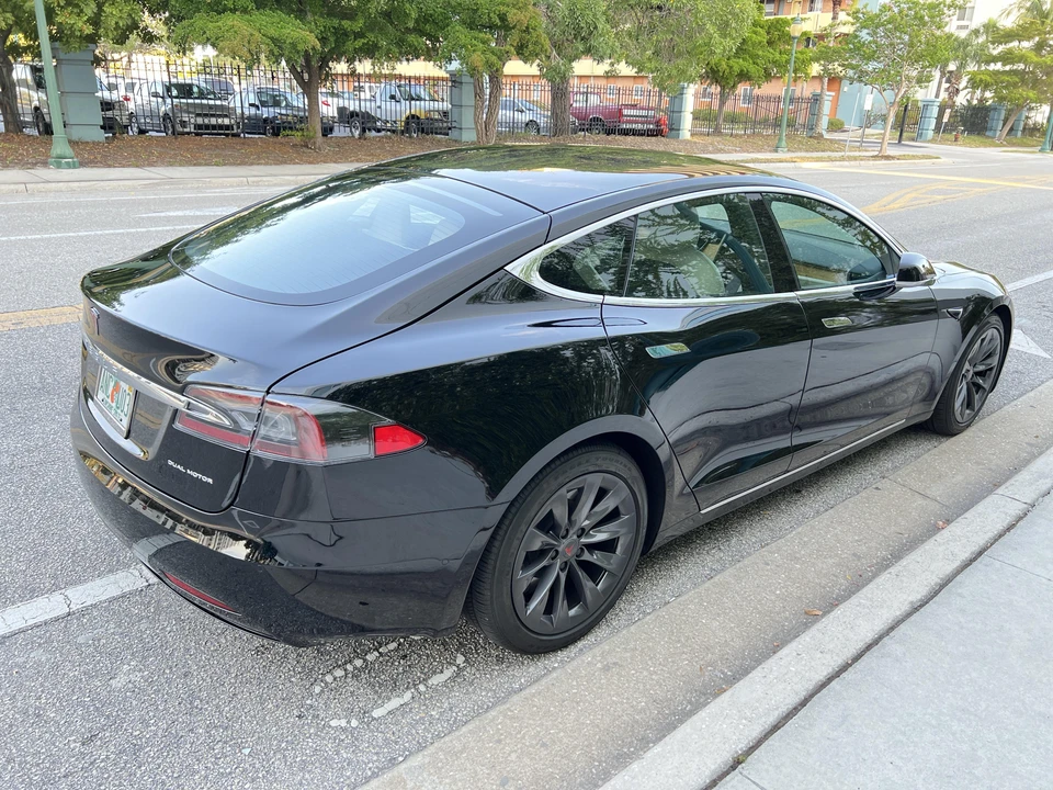 2020 Tesla Model S - Image 19 of 31
