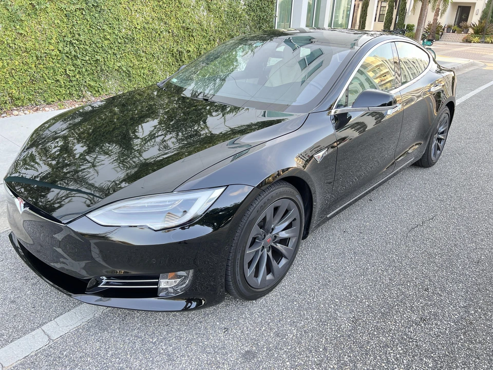 2020 Tesla Model S - Image 9 of 31