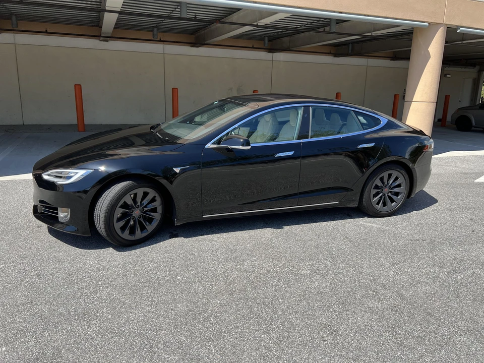 2020 Tesla Model S - Image 11 of 31