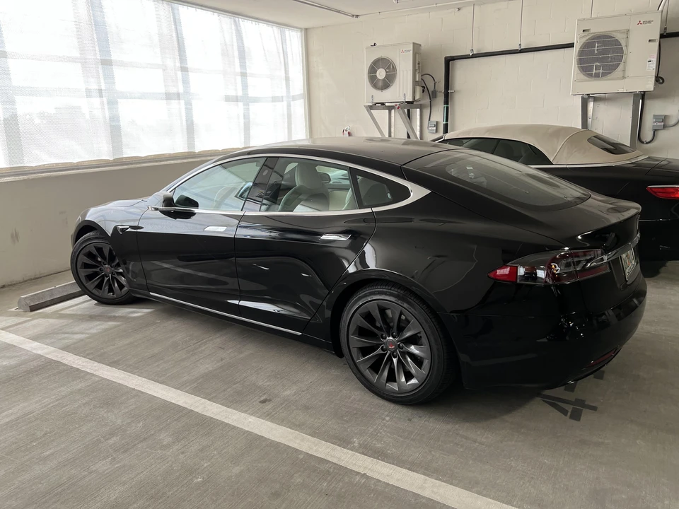 2020 Tesla Model S - Image 13 of 31