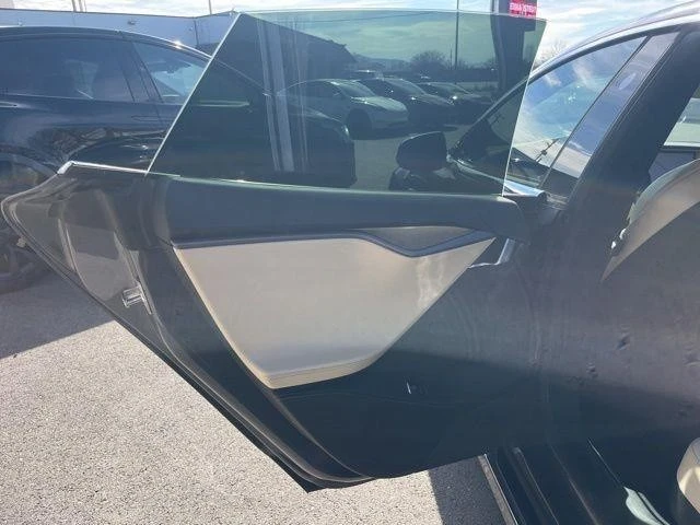 2020 Tesla Model S - Image 13 of 21