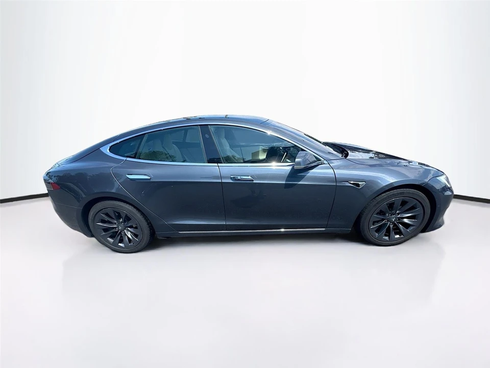 2020 Tesla Model S - Image 5 of 15