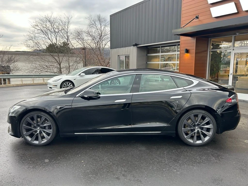 2020 Tesla Model S - Image 5 of 17