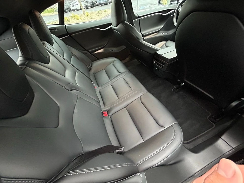 2020 Tesla Model S - Image 9 of 17