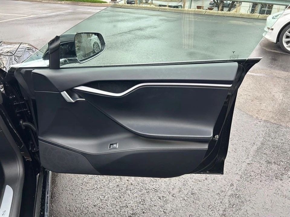 2020 Tesla Model S - Image 10 of 17