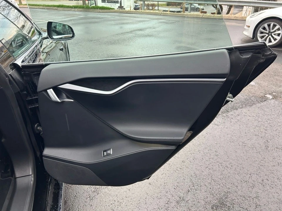 2020 Tesla Model S - Image 8 of 17
