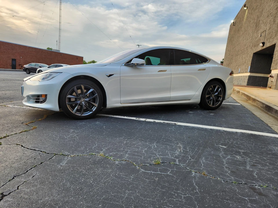 2020 Tesla Model S - Image 8 of 31