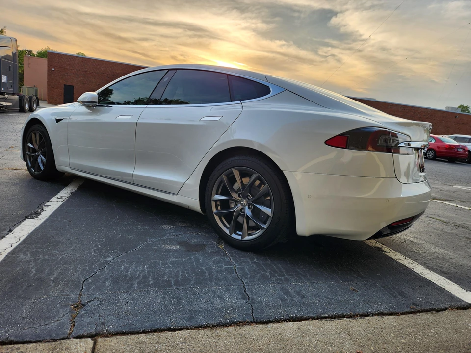 2020 Tesla Model S - Image 11 of 31