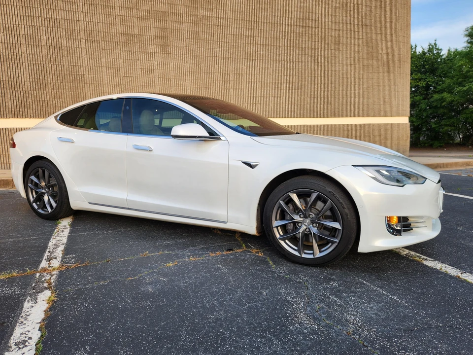 2020 Tesla Model S - Image 24 of 31