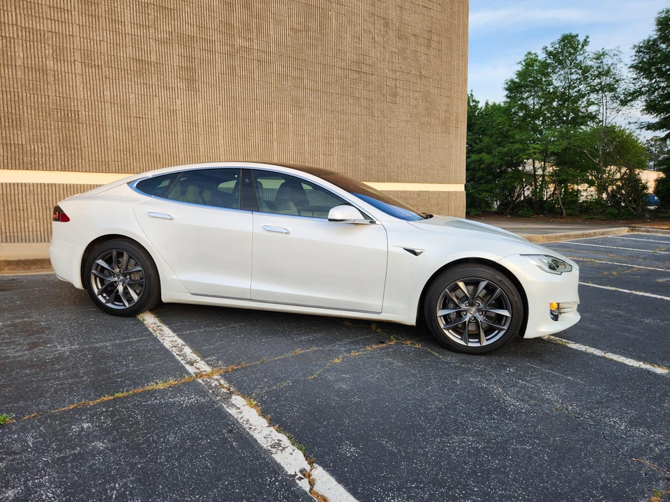2020 Tesla Model S - Image 23 of 31