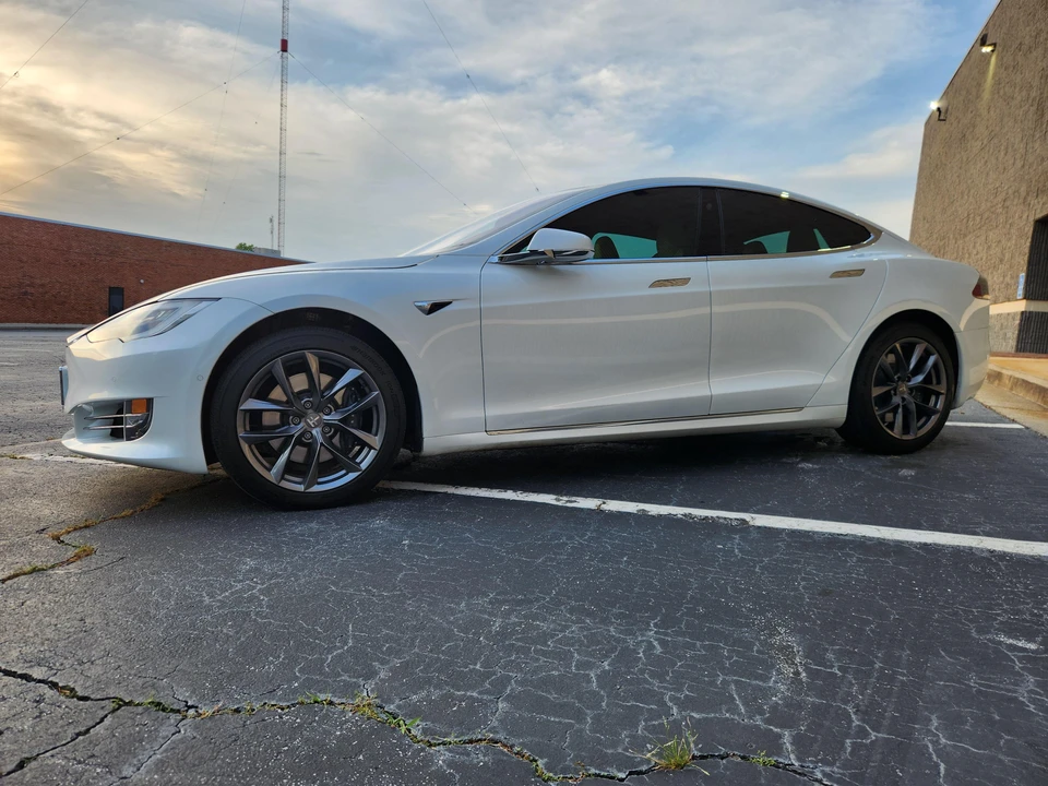 2020 Tesla Model S - Image 7 of 31