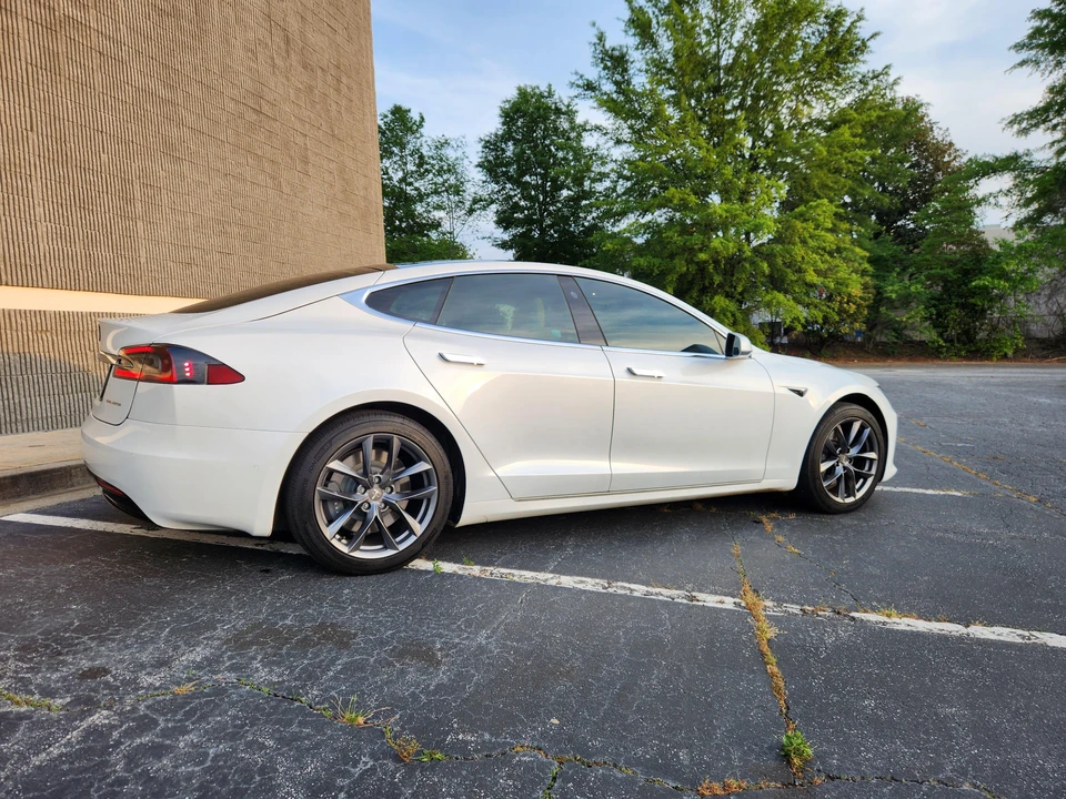 2020 Tesla Model S - Image 21 of 31