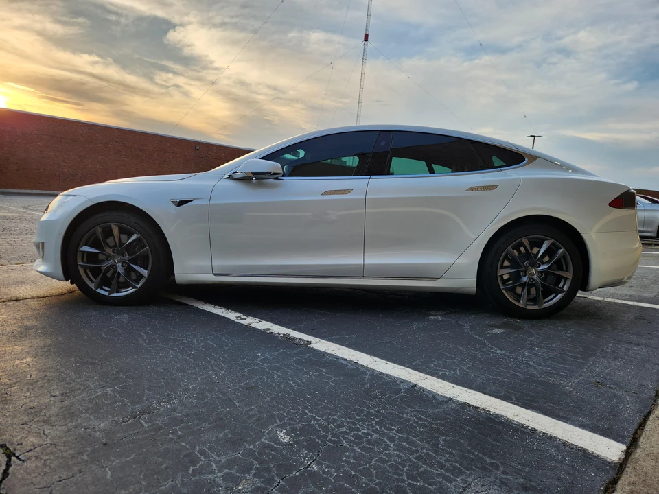 2020 Tesla Model S - Image 9 of 31