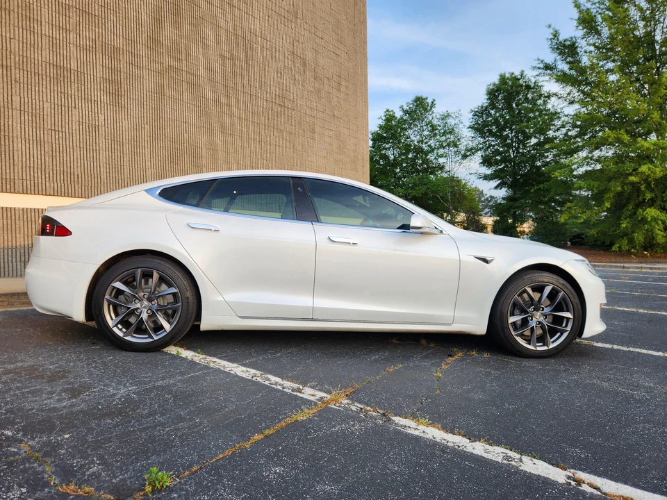 2020 Tesla Model S - Image 22 of 31