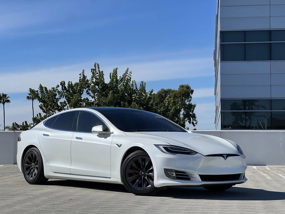 2020 Tesla Model S - Image 13 of 31